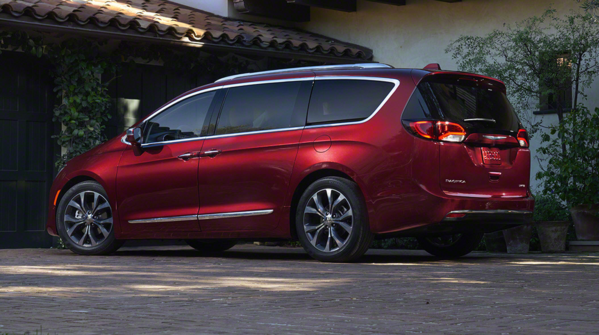 2016 Chrysler Pacifica Grand Voyager replacement appears