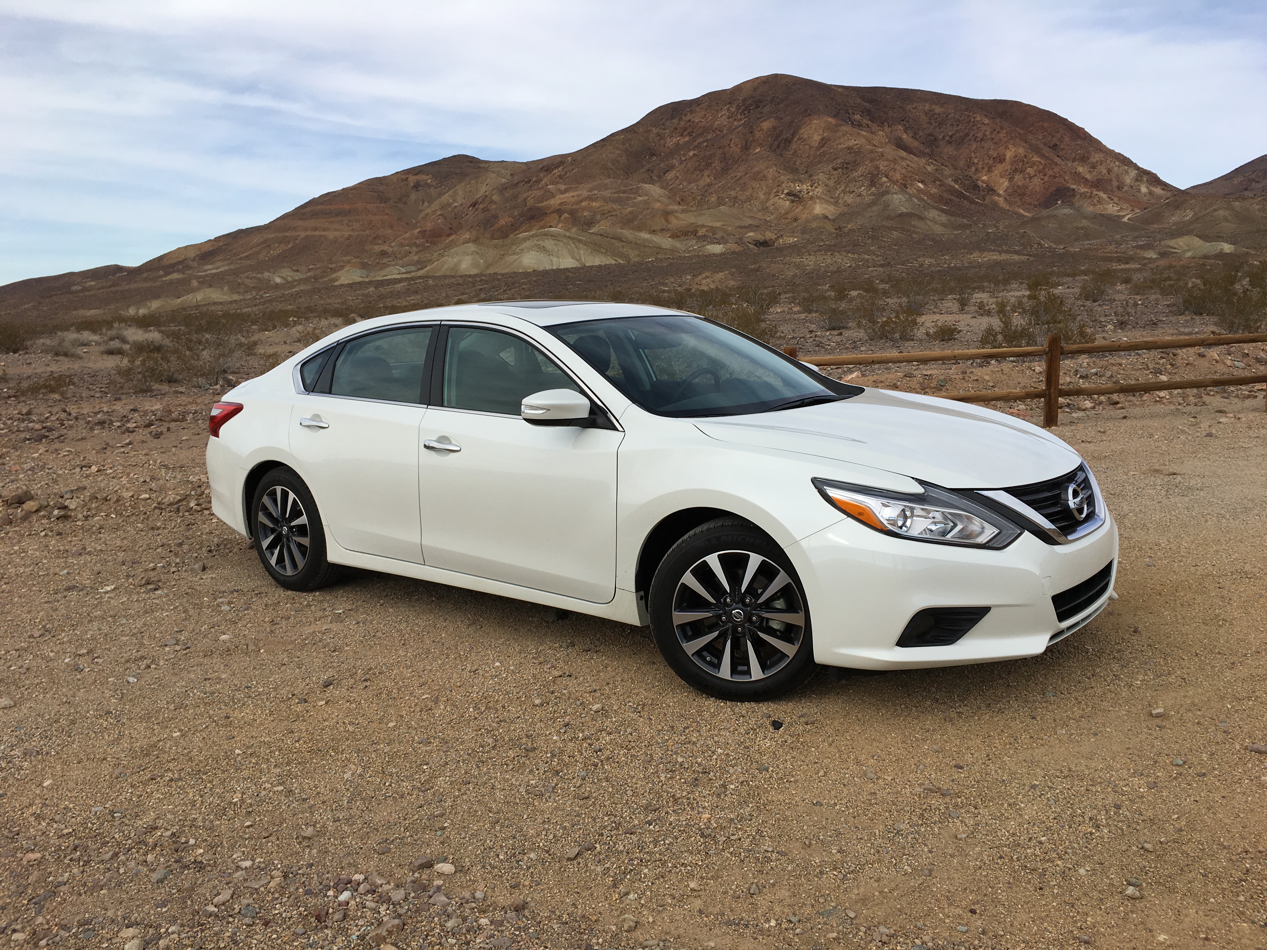 2016-Nissan-Altima-Images
