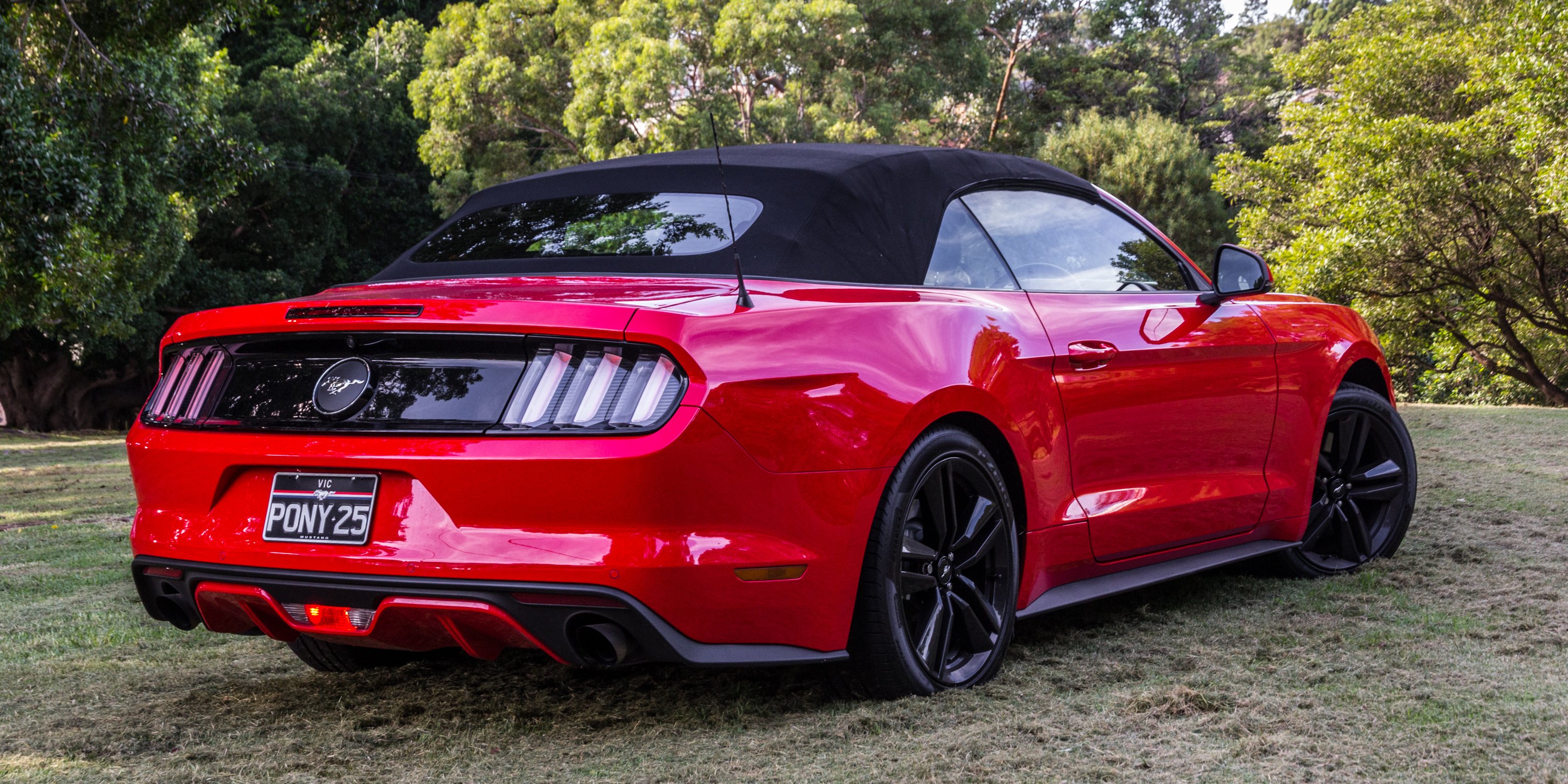 2016 Ford Mustang Ecoboost Convertible Review - photos | CarAdvice