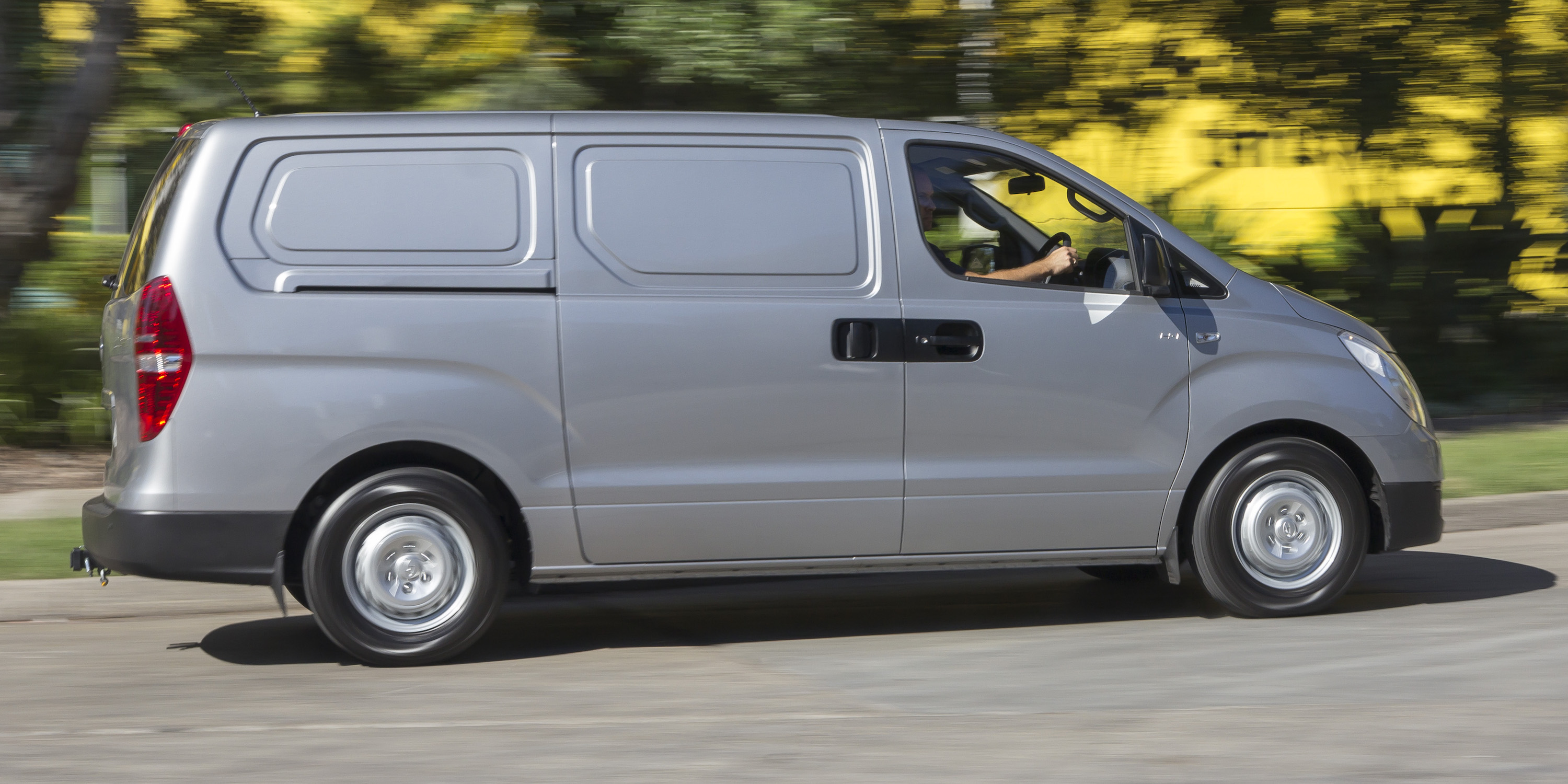 2016 Hyundai iLoad Review photos CarAdvice