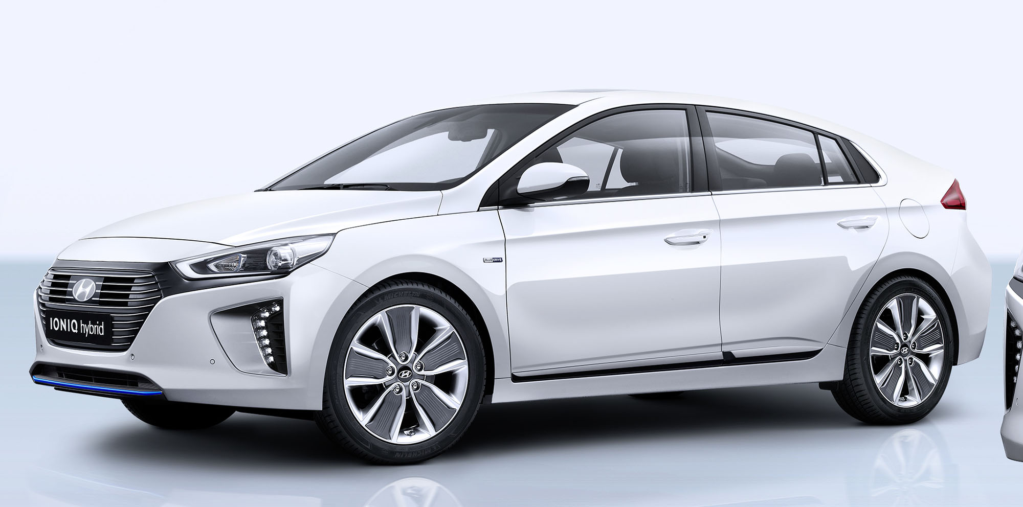 2017 Hyundai Ioniq plugin hybrid and Electric unveiled photos