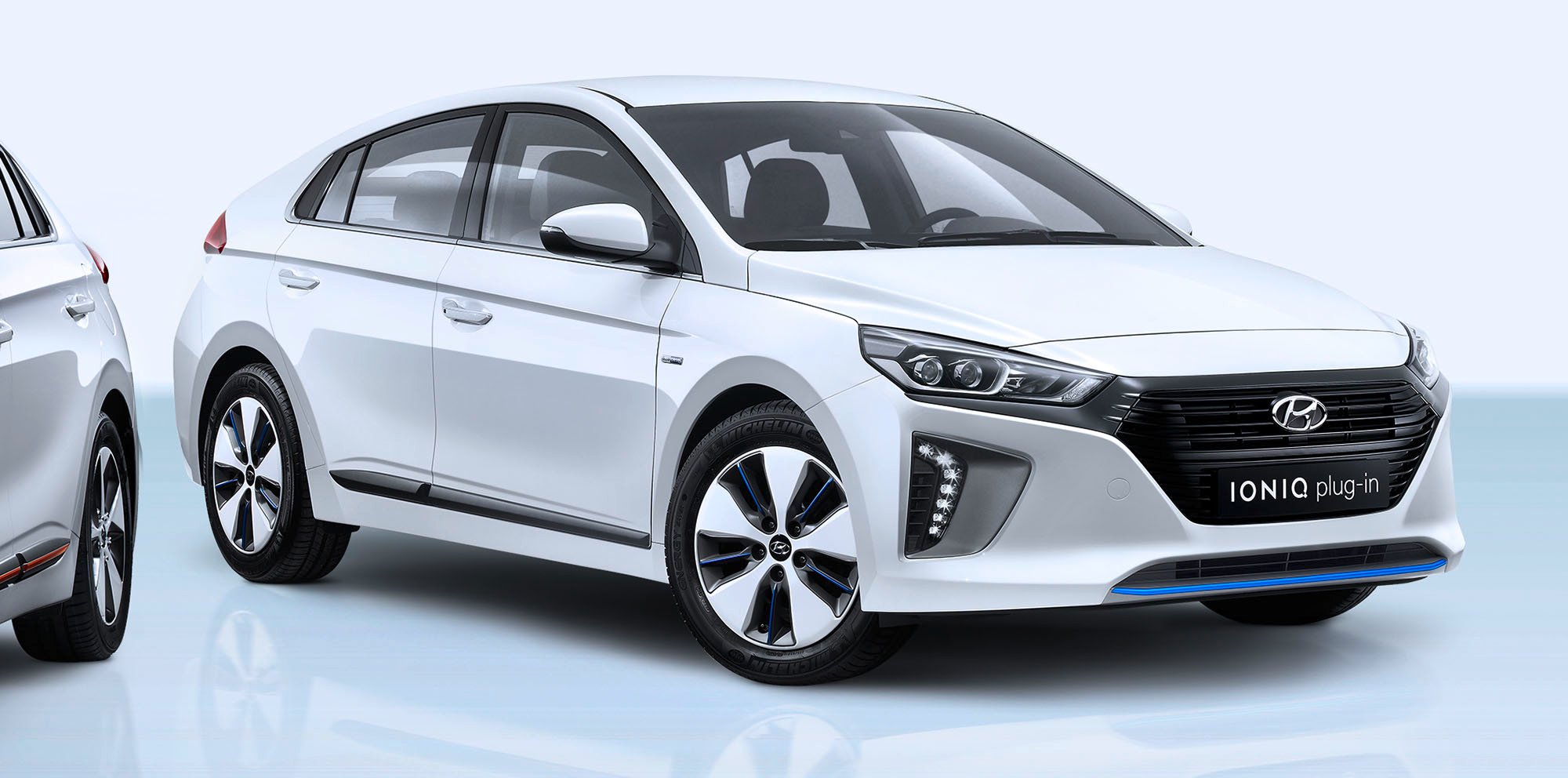 2017-hyundai-ioniq-plug-in-hybrid-and-electric-unveiled-photos