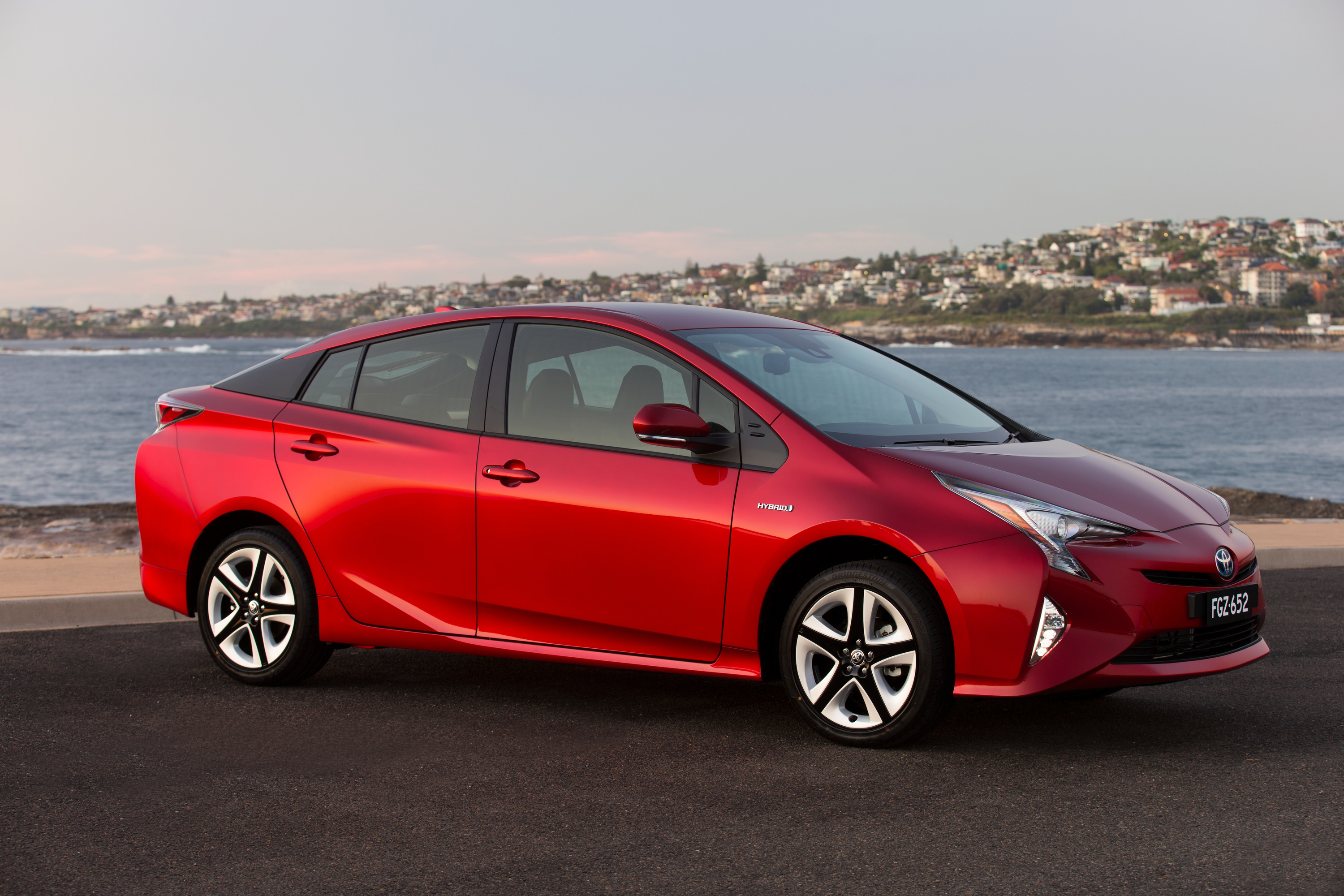 Toyota prius цены