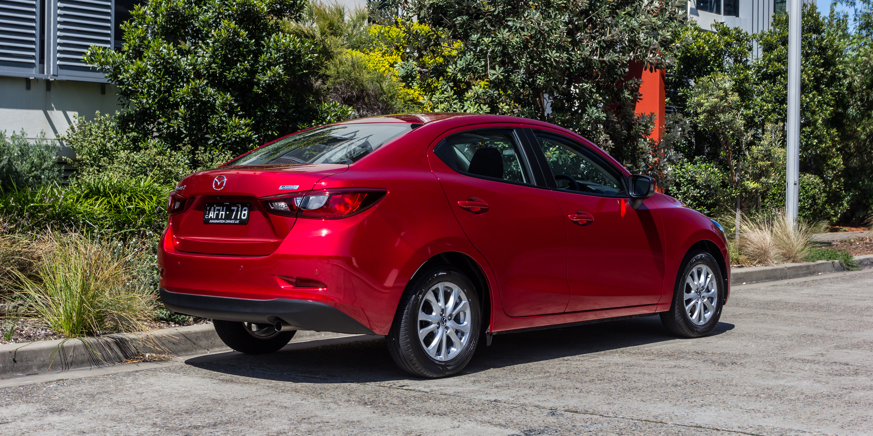 Мазда 2 седан. Mazda 2 купе. Mazda 2 sedan. Mazda 2 2016. Мазда 2 седан 2016.