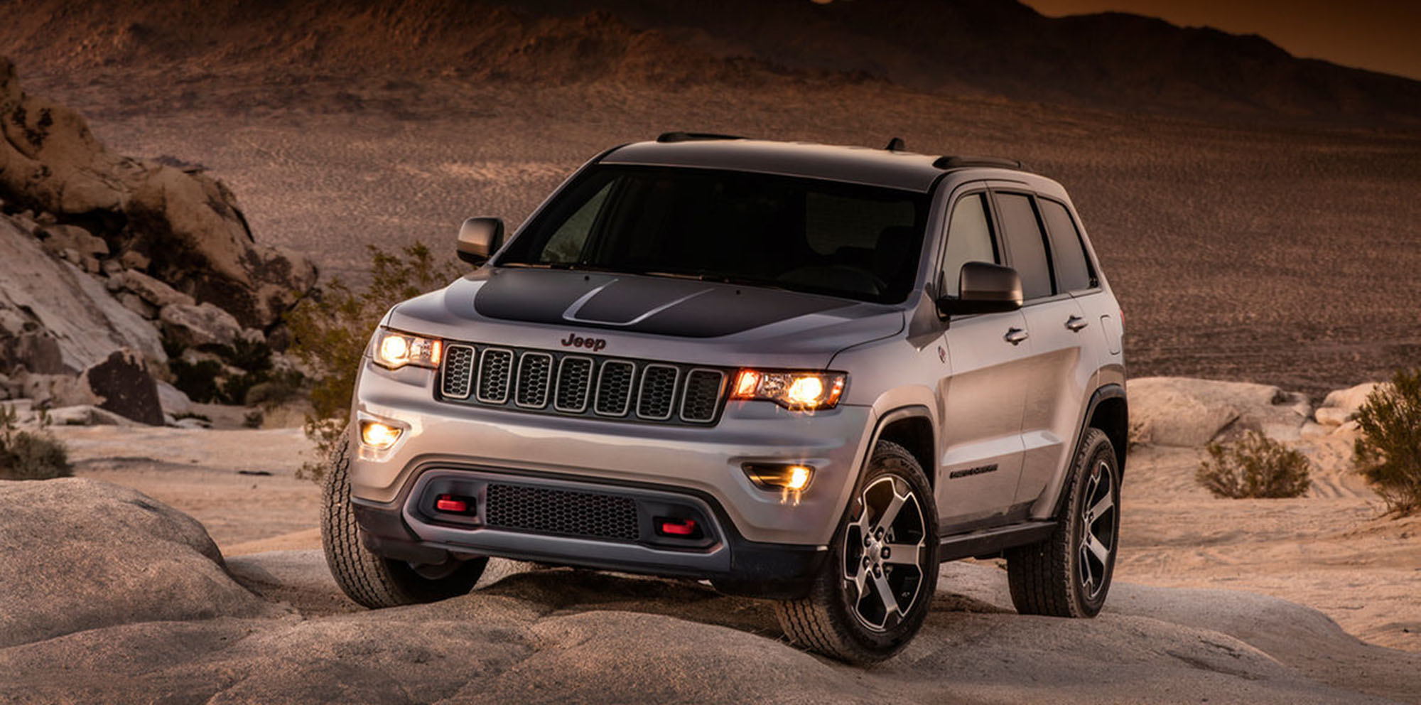 2017-Jeep-Grand-Cherokee-Trailhawk-images-leaked-online-...