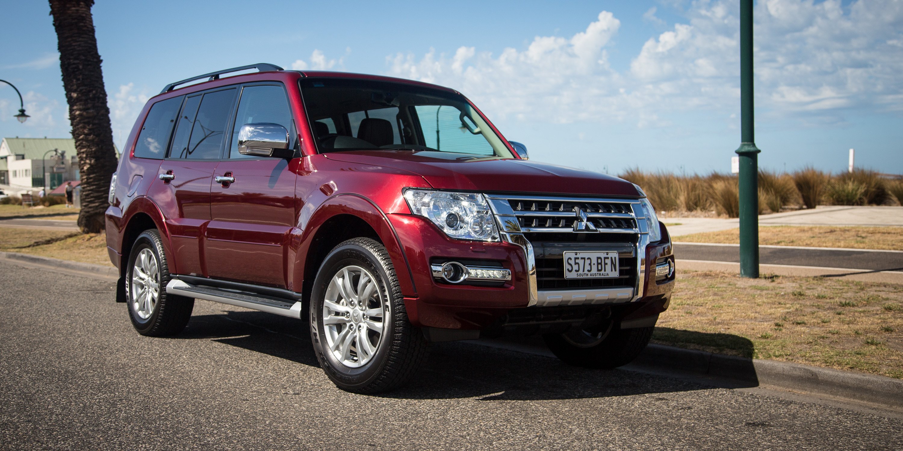 2016 Mitsubishi Pajero GLS Review - photos | CarAdvice