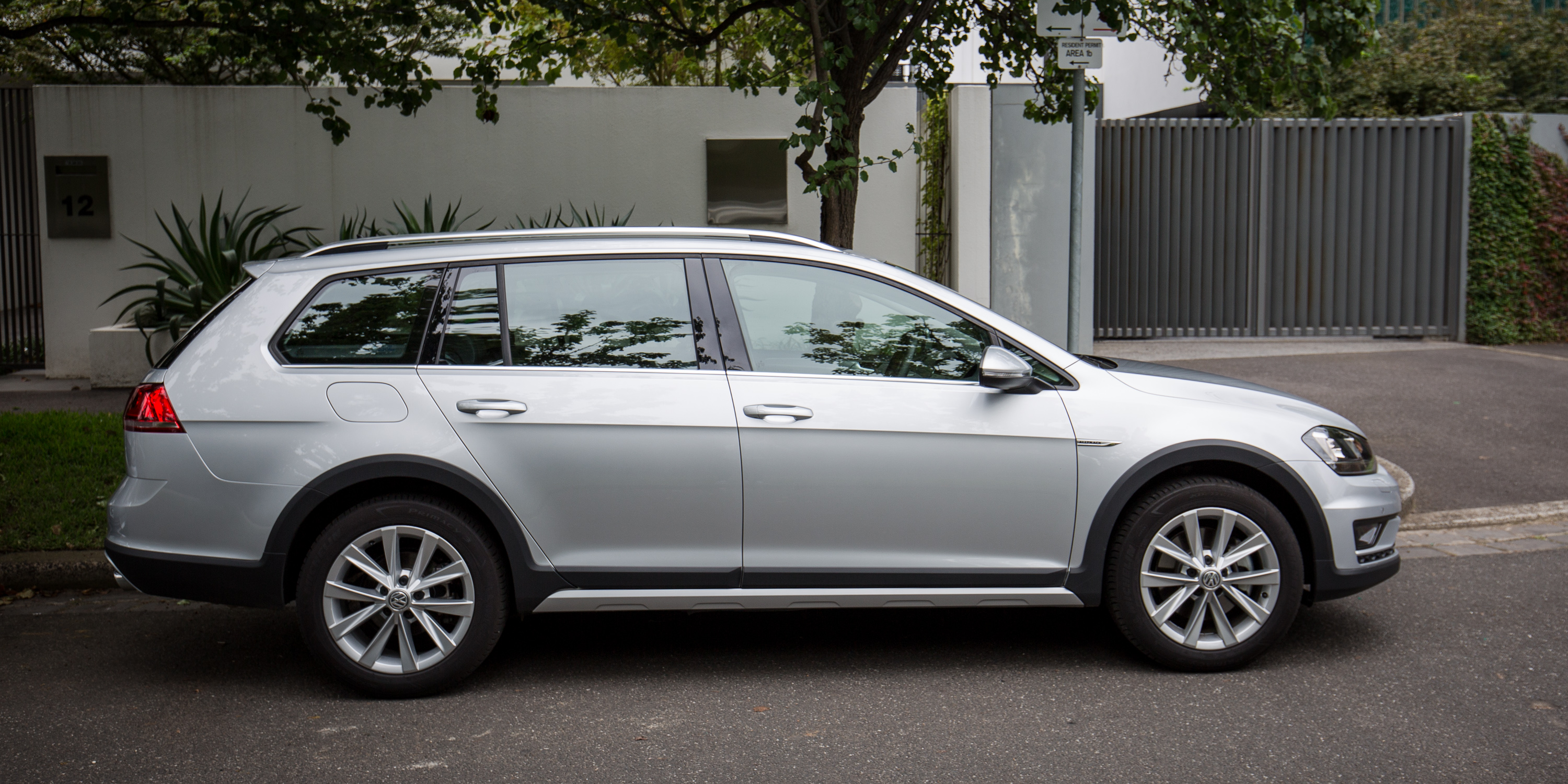 2016 Volkswagen Golf Alltrack Review - photos | CarAdvice