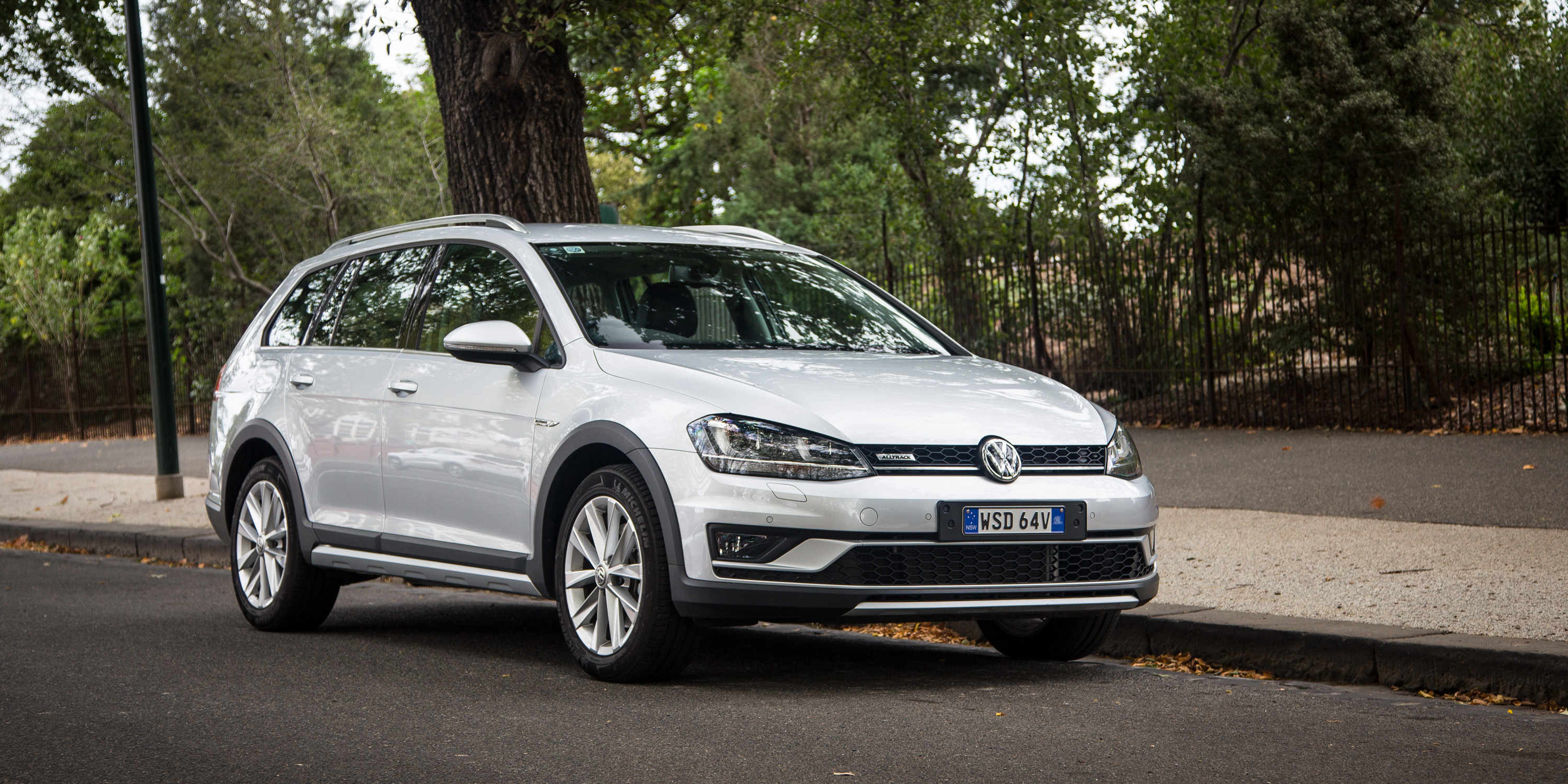 VW Golf Alltrack черный