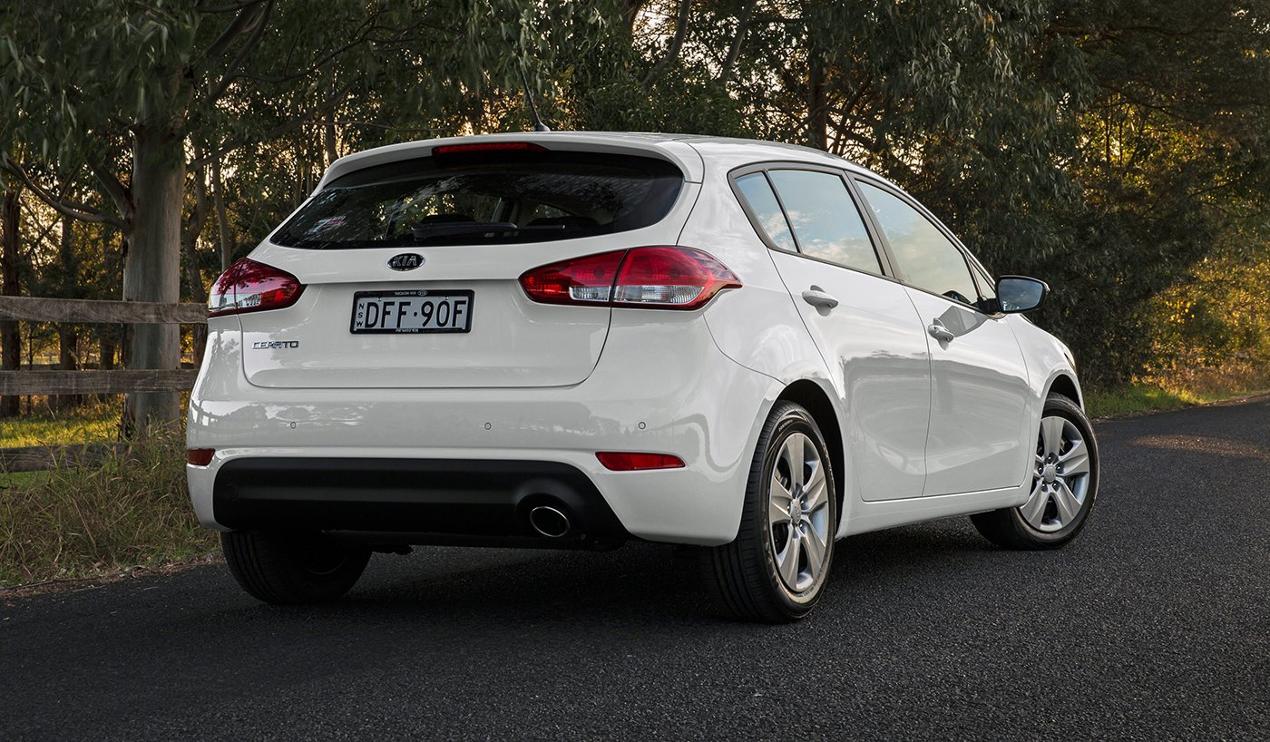 2017_kia_cerato_australia_03_s premium_09 1