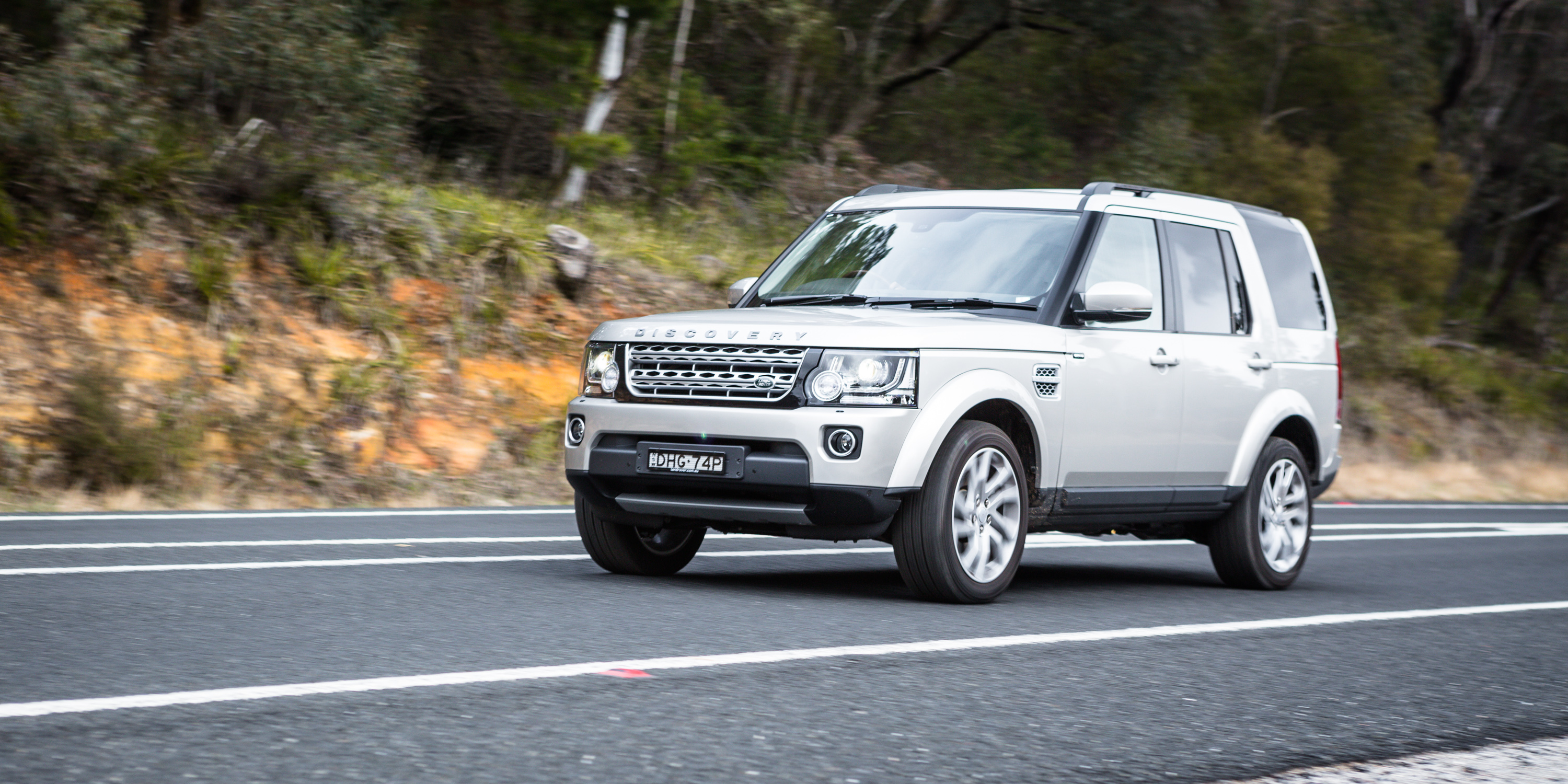 Дискавери подряд. Ленд Ровер Дискавери 6. Ленд Ровер Дискавери 2016. Land Rover Discovery 2016. Land Rover Discovery HSE 2016.