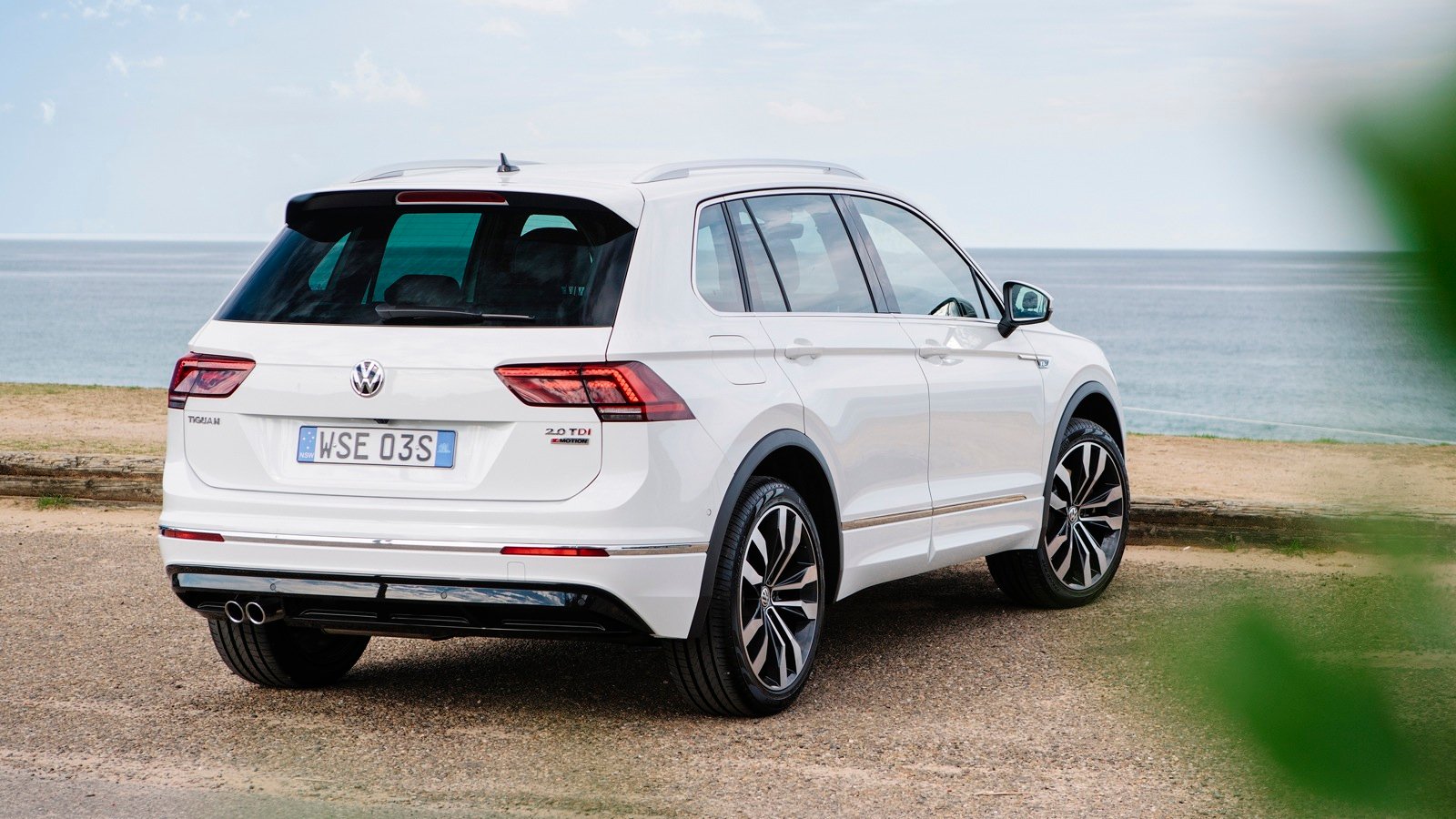 2017 Volkswagen Tiguan Highline R Line_08