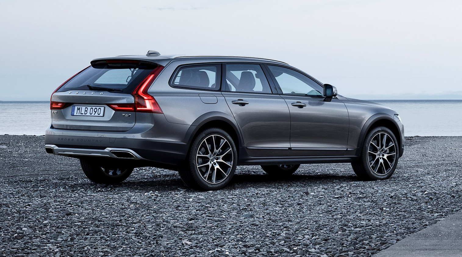 2017 Volvo V90 Cross Country revealed Highriding Swede