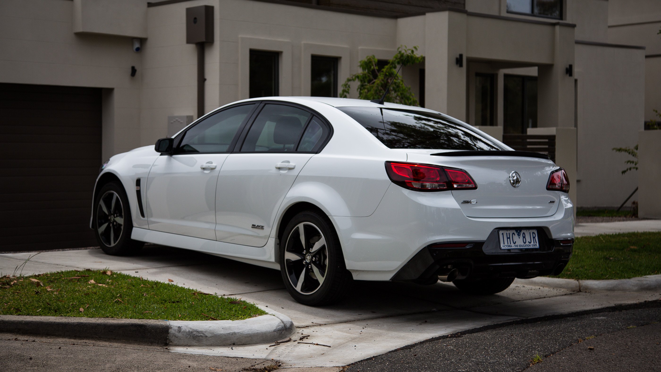 2016-holden-commodore-sv6-black-edition-60.jpg