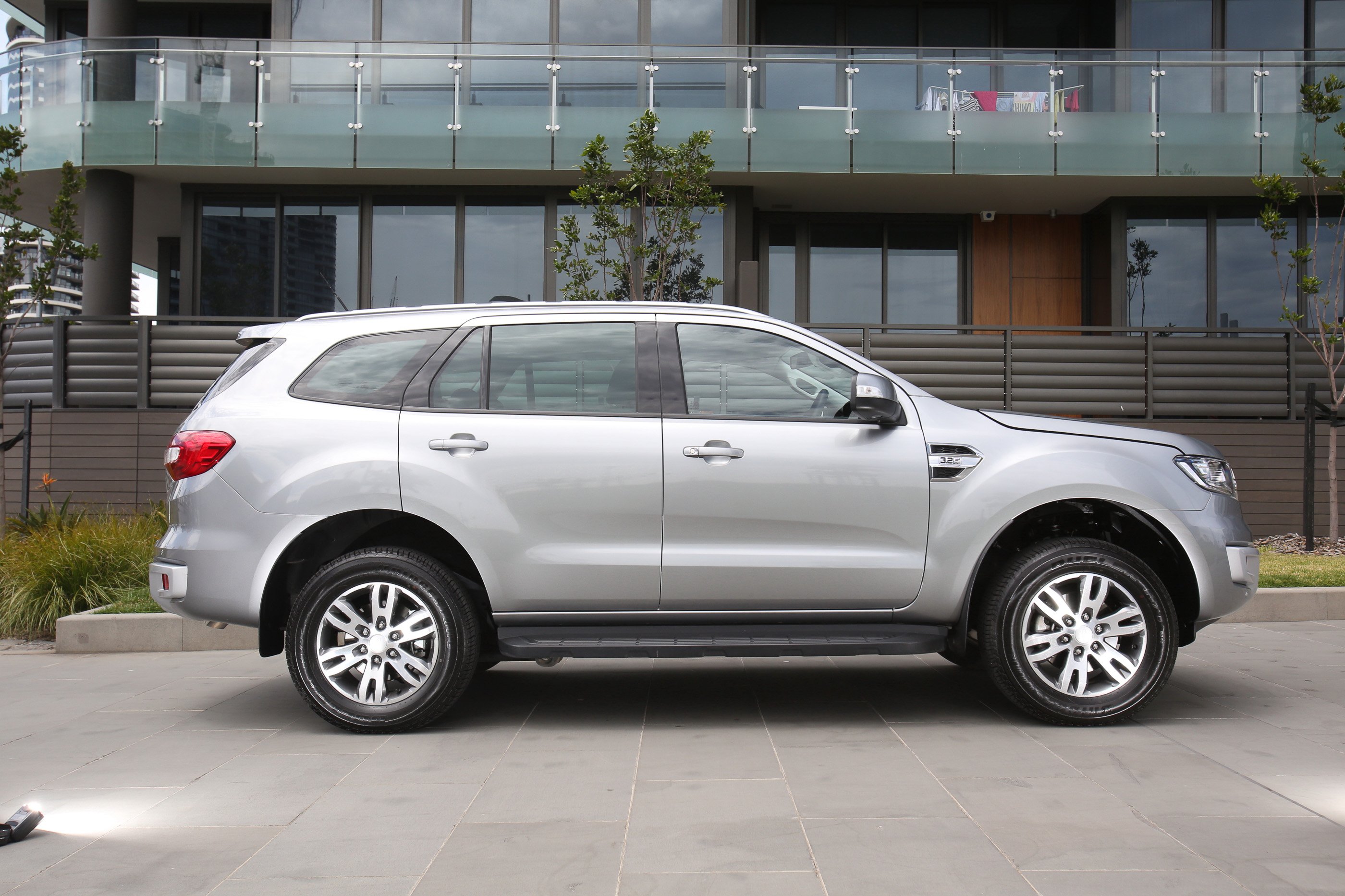 2017 Ford Everest Trend RWD review | CarAdvice