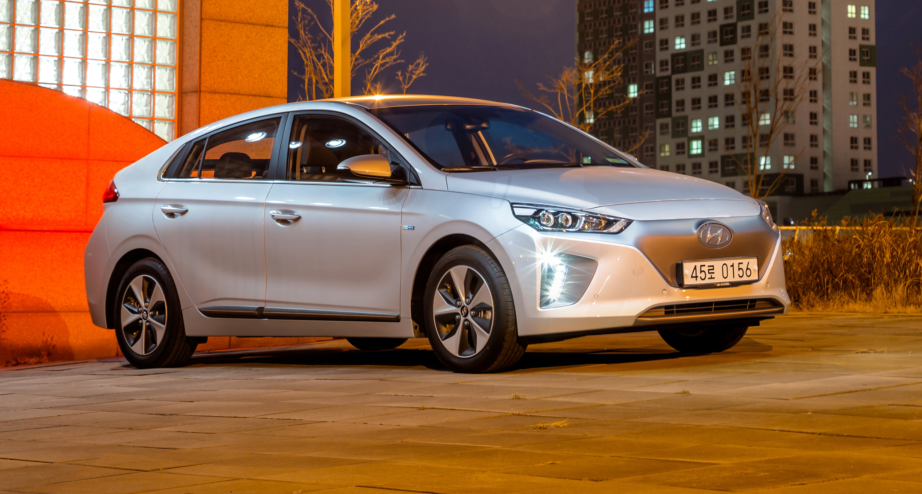 2017_hyundai_ioniq_ev_04