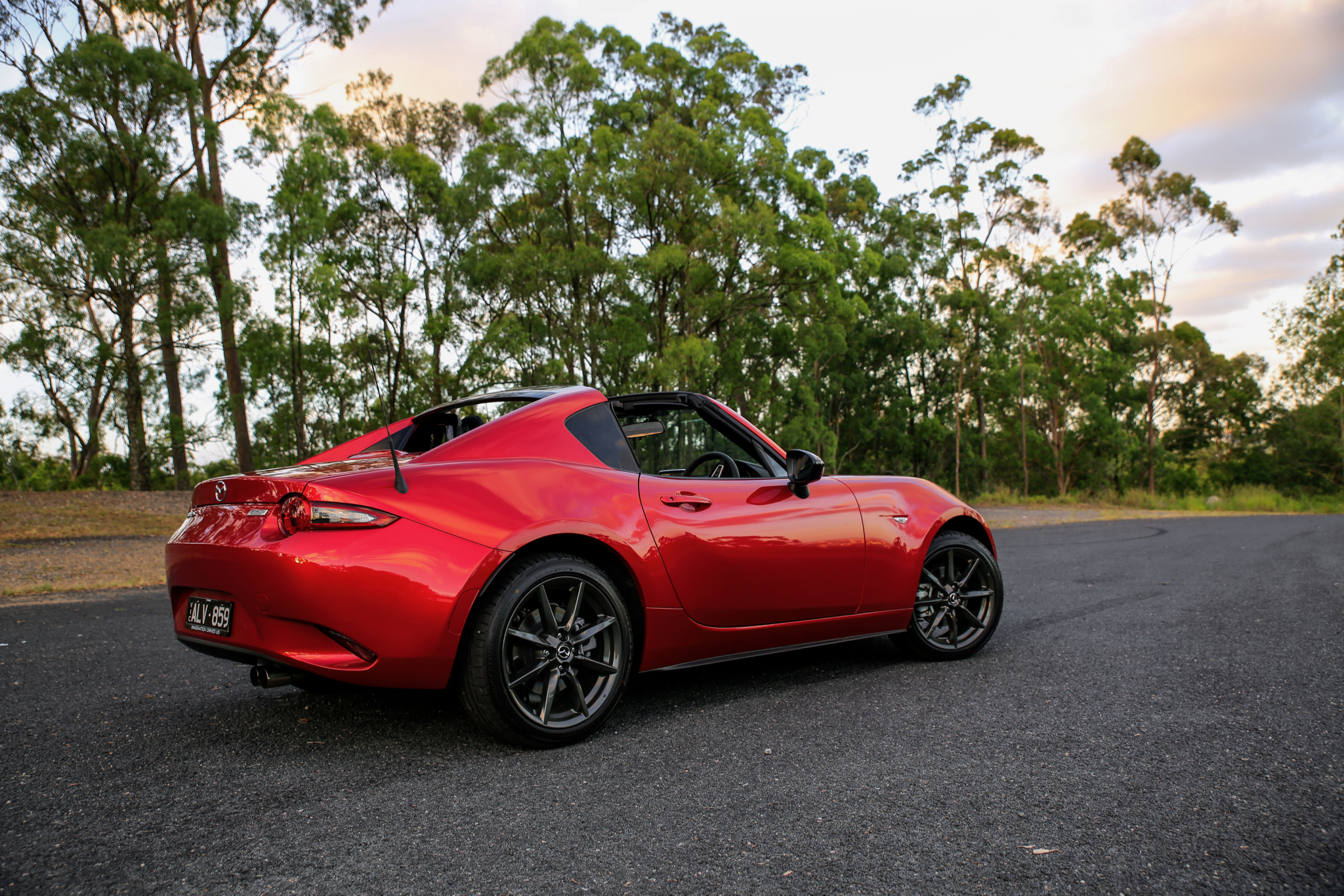 Mazda MX5 RF vs Mazda MX5 comparison Photos