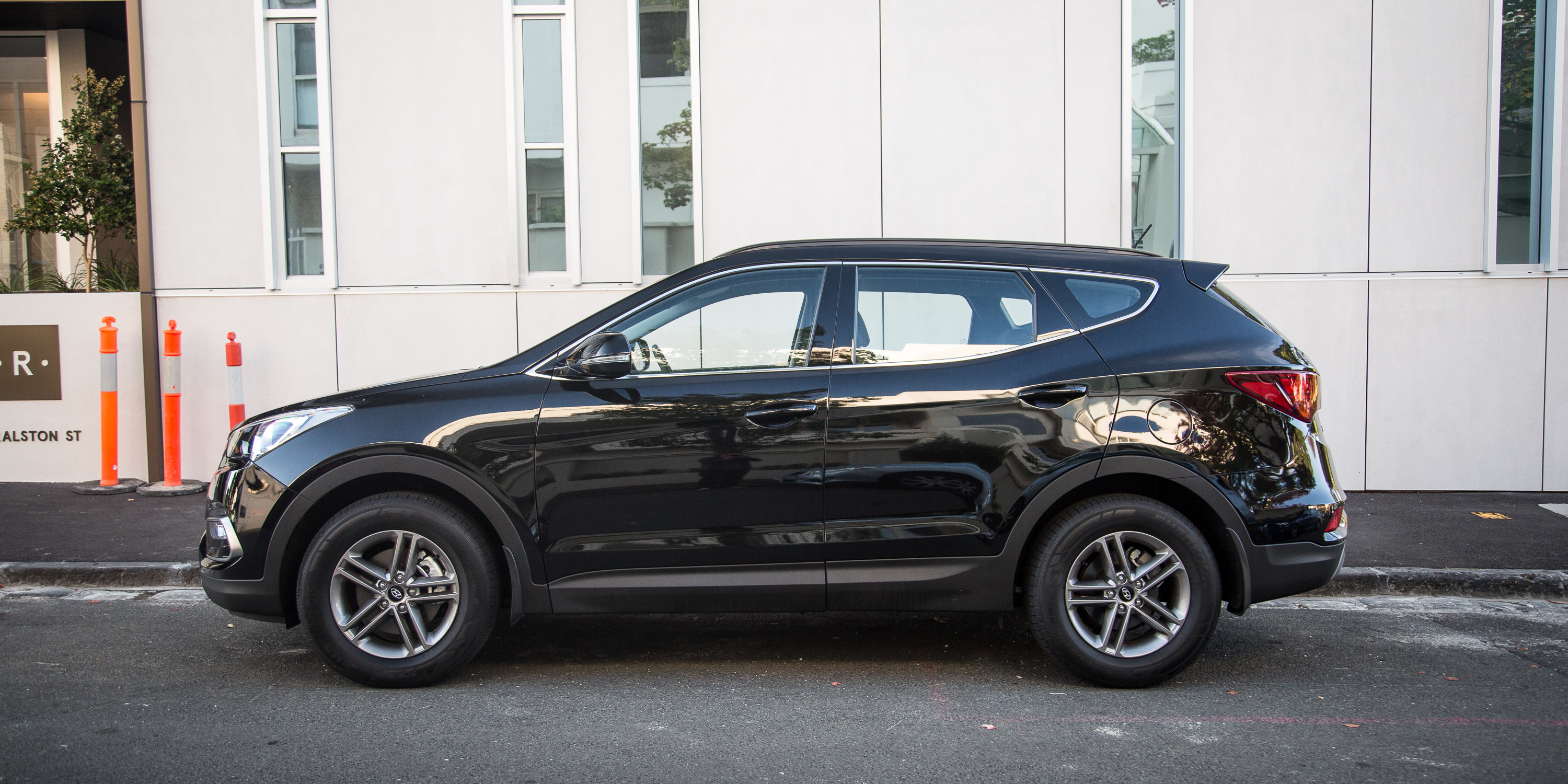 2017-hyundai-santa-fe-active-28.jpg