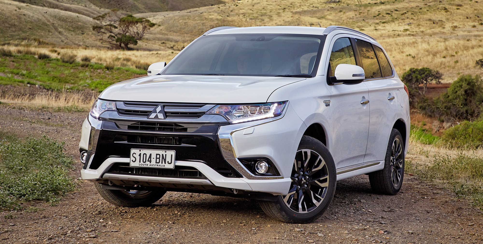 2017 Mitsubishi Outlander PHEV review - photos CarAdvice