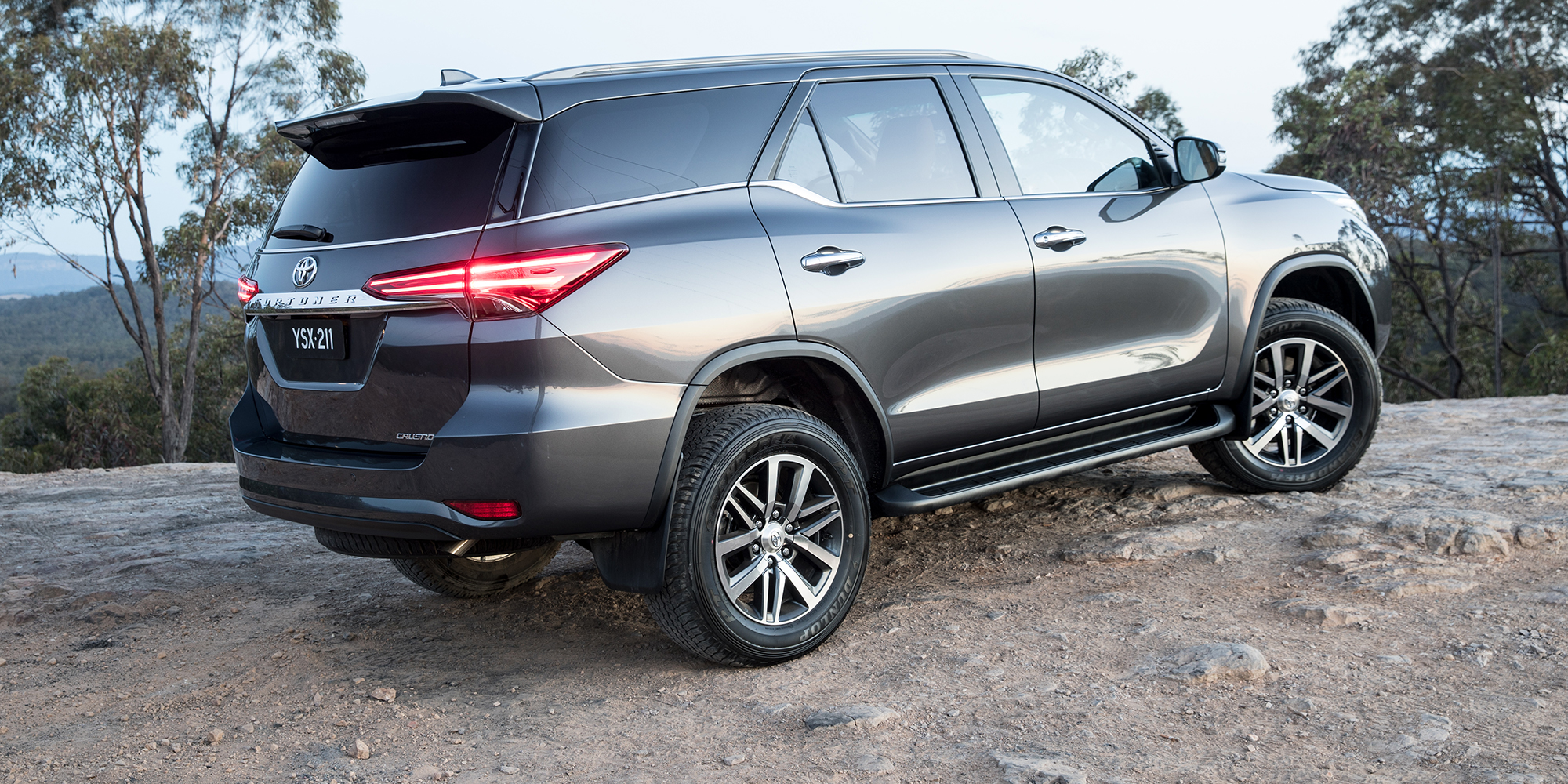  2022  Toyota  Fortuner  pricing and specs Photos 1 of 15 