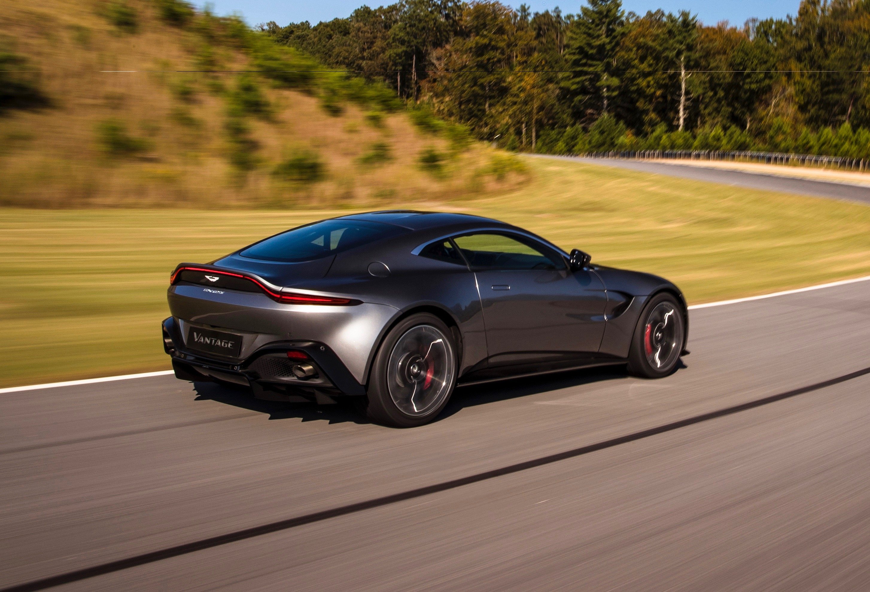 2018 Aston Martin Vantage revealed: Exclusive video tour  Photos