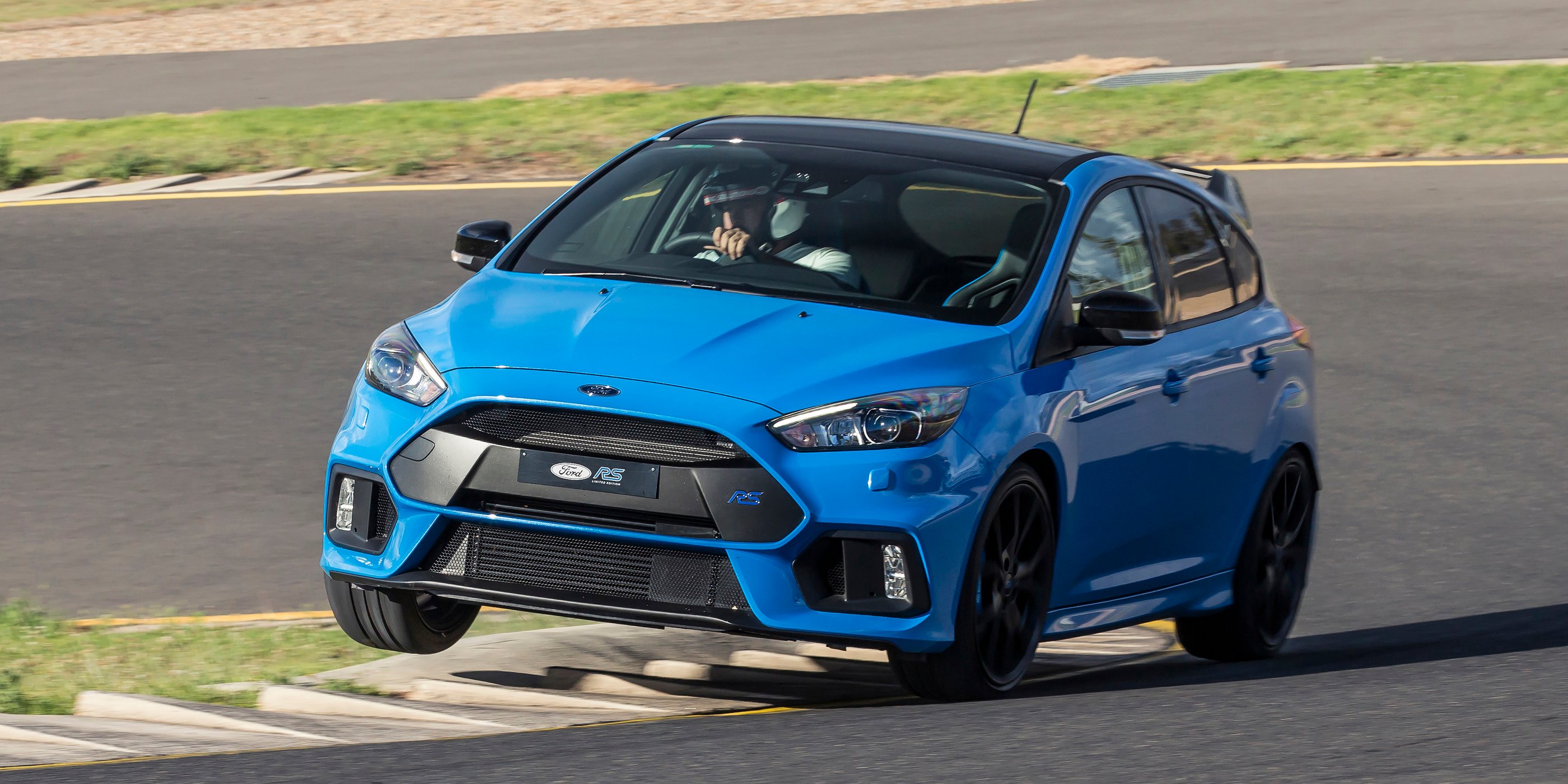 Video: 2018 Ford Focus RS Limited Edition road and track drive - Photos