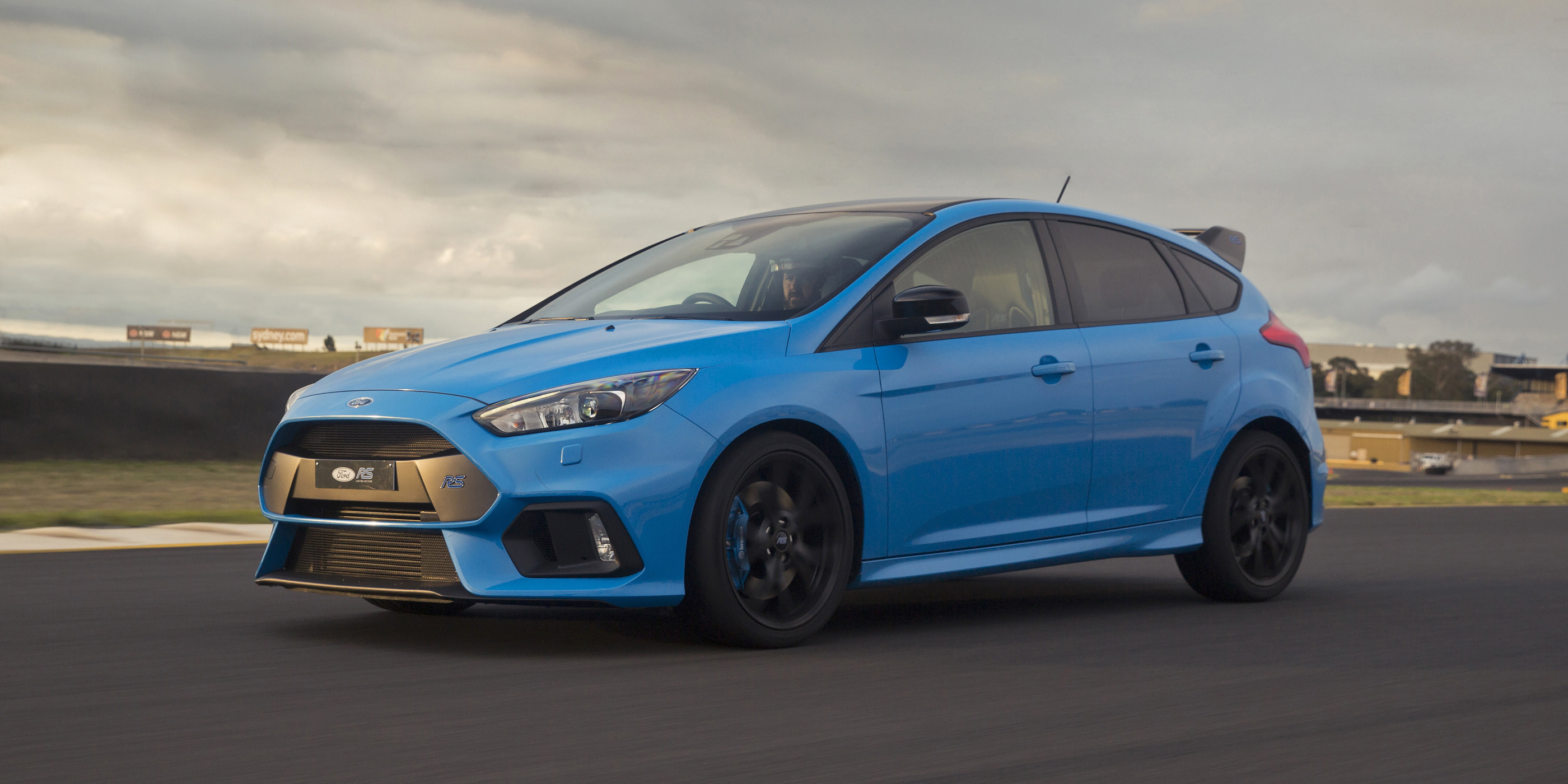 Video: 2018 Ford Focus RS Limited Edition road and track drive - Photos ...