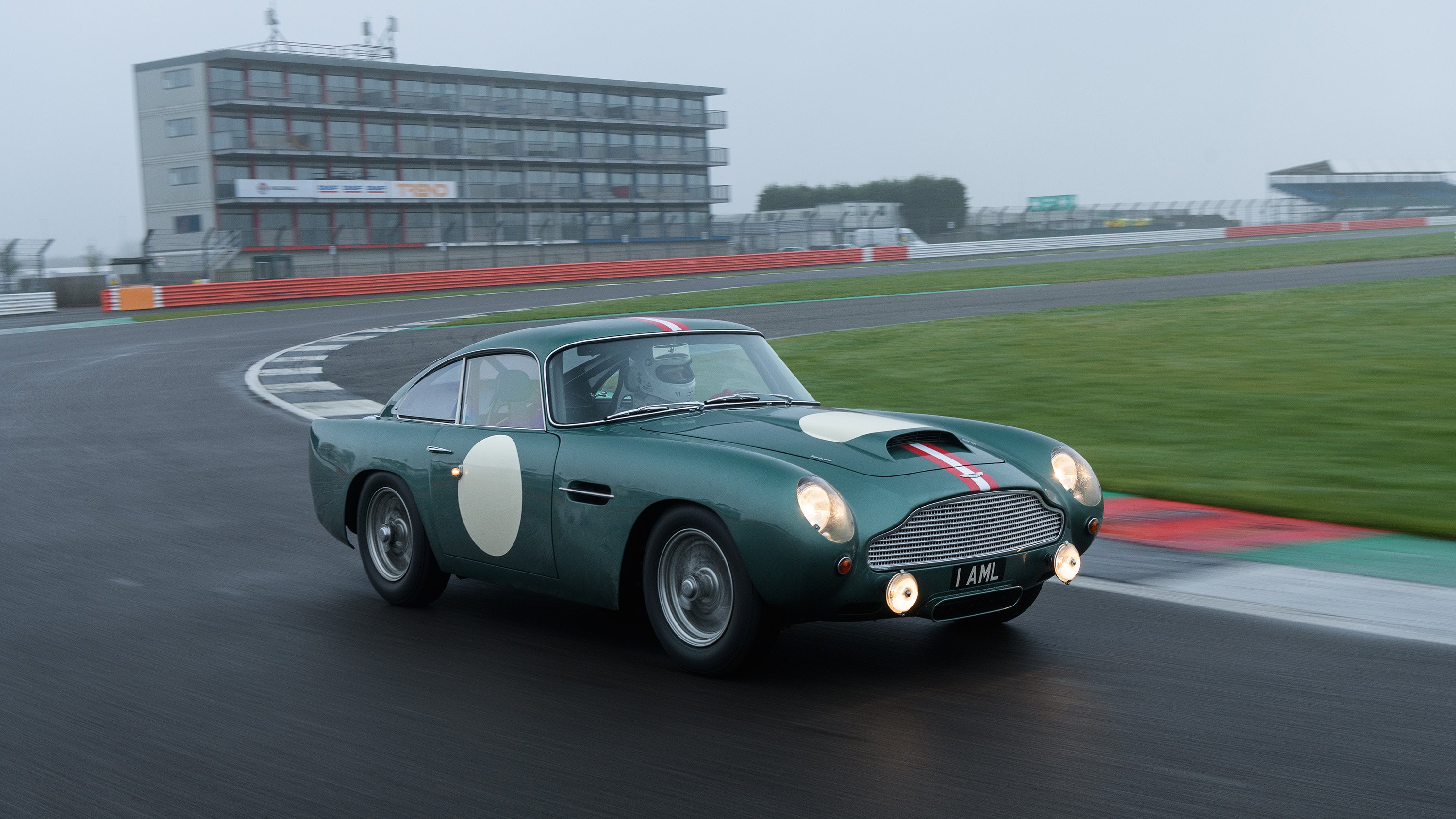 Aston martin db4 gt